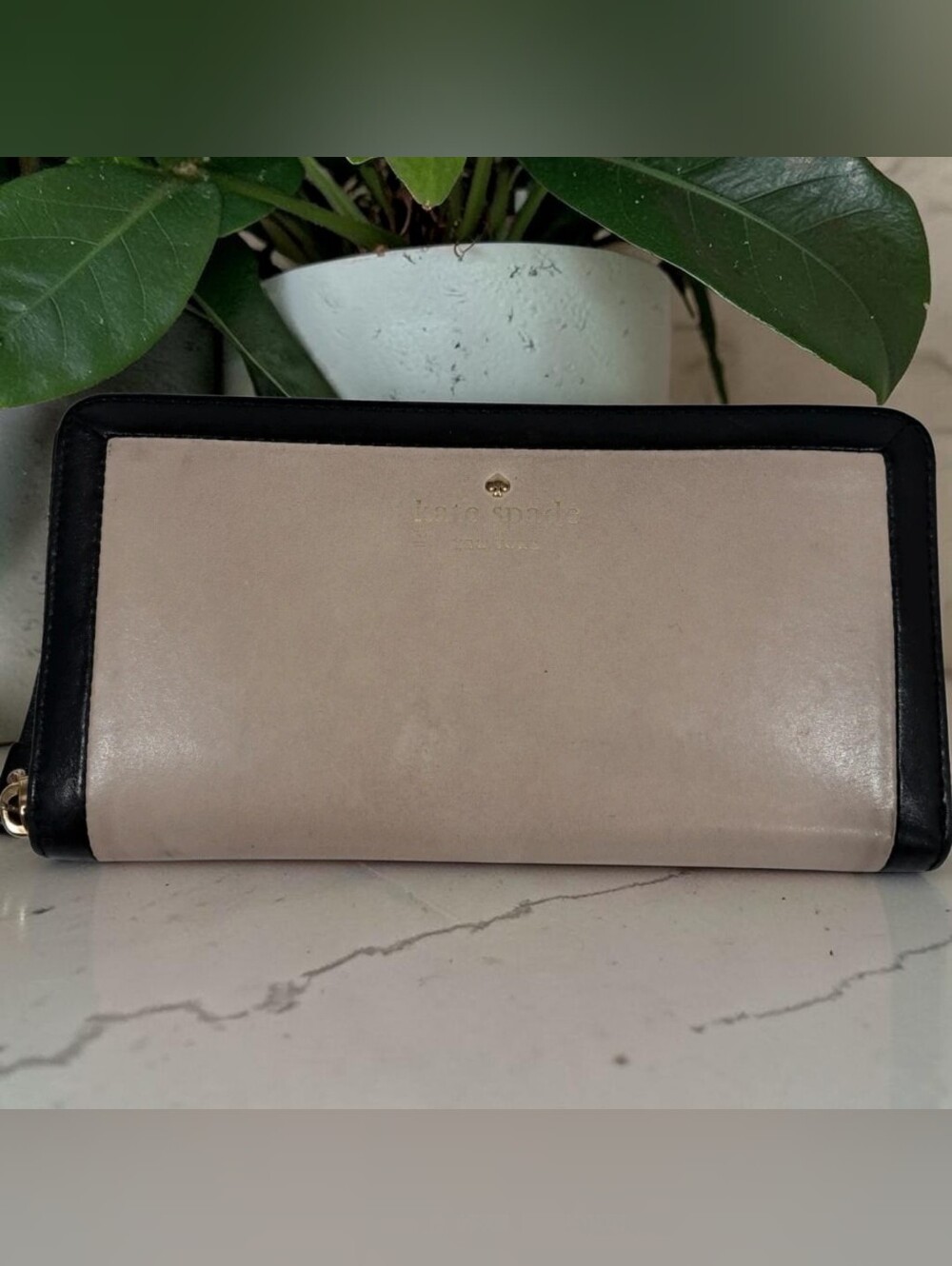 kate spade STORYBOOK LINING, Neutral Color, Leather Zip Around Wallet, EC, 8x4